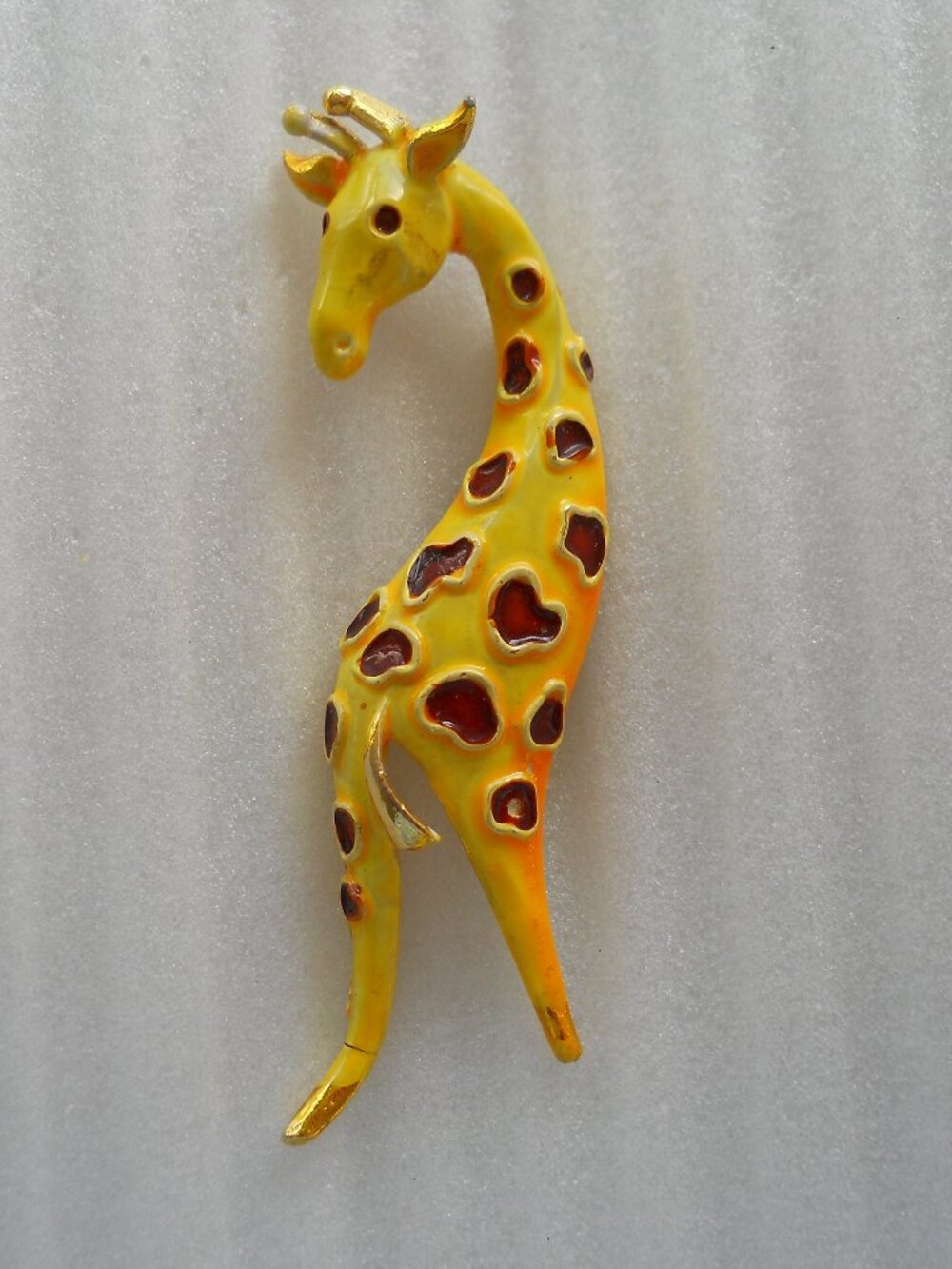 Lind-Gal - Enamel Giraffe Pin   830
